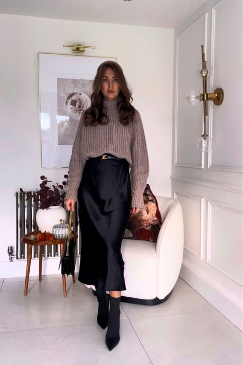 Silk Skirt Outfit Winter, Silk Midi Skirt Outfit, Satin Skirt Outfit Classy, Satin Midi Skirt Outfit, Black Satin Skirt Outfit, Midi Skirt Outfit Winter, Silk Skirt Outfit, Midi Skirt Winter, Satin Outfit