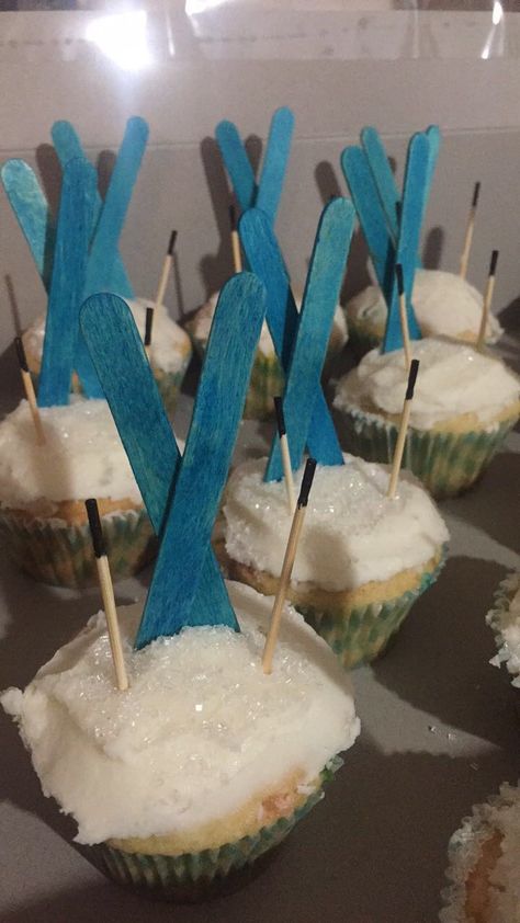 Ski Themed Desserts, Apres Ski Party Theme Ideas, 80s Ski Party Decorations, Apres Ski Party Theme Birthday, 80s Ski Lodge Party, Apres Ski Theme Party Decor, Skiing Party Theme, Apres Ski Games, Ski Themed First Birthday