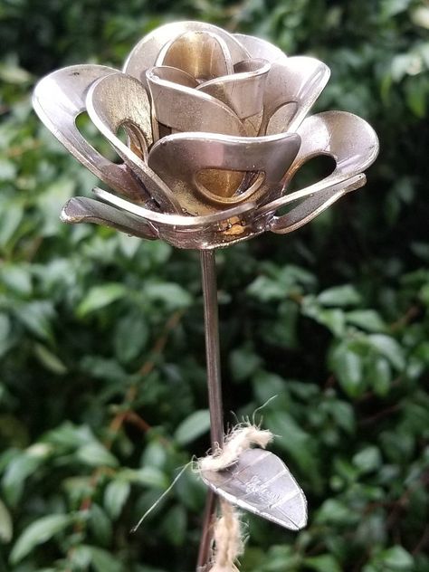 You have found the Perfect Valentines Day gift for him or her! Handmade welded metal roses create the perfect gift. Single up-cycled rose made from recycled washers and wire welded together creating beautiful art. Each rose is an individual and a little different all created from the same Welded Rose, Rose Sculpture, Metal Sculpture Artists, Metal Roses, Art Steampunk, Welding Art Projects, Pretty Rose, Metal Tree Wall Art, Forever Rose