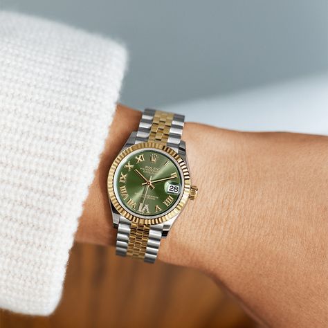 The classic watch of reference. The Rolex Datejust 31 in Oystersteel and yellow gold, 31 mm case, olive green dial set with diamonds, Jubilee bracelet. #Rolex #Datejust Rolex Green Face, Rolex Datejust Women, Rolex Datejust Men, Pretty Watches, Rolex Milgauss, Used Rolex, Rolex Watches Women, Rolex Women, Rolex Date