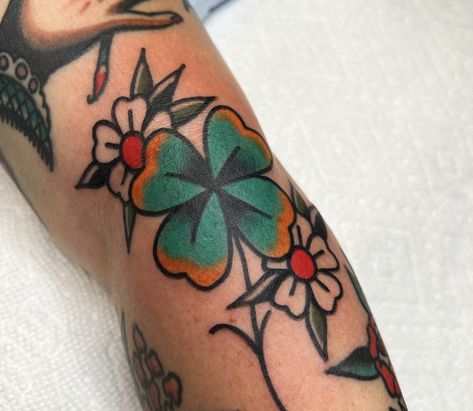 Shamrock Traditional Tattoo, Rose And Clover Tattoo, Neo Traditional Clover Tattoo, American Traditional Four Leaf Clover, Four Leaf Clover Tattoo American Traditional, American Traditional 4 Leaf Clover Tattoo, Old School Clover Tattoo, Neo Traditional Tattoo Style, American Traditional Clover Tattoo