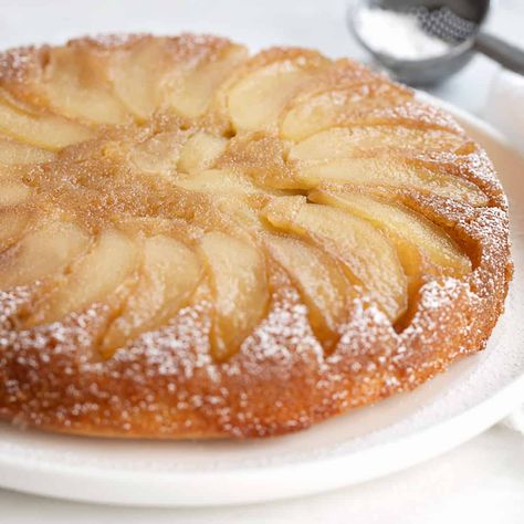 Maple Apple Cake Recipe, Upside Down Apple Cake, Pumpkin Sheet Cake, Cookie Cake Pie, Apple Cake Recipes, Dessert Dishes, Apple Desserts, Upside Down Cake, Apple Cake