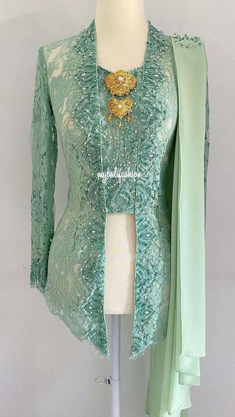 Kebaya Lace Modern, Kebaya Payet Modern, Kutu Baru Modern, Payet Kebaya, Kebaya Simple, Model Dress Kebaya, Braidsmaid Dresses, Batik Dress Modern, Kebaya Wedding