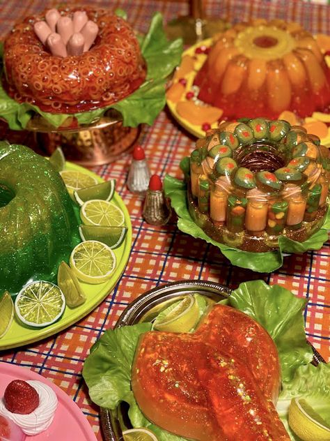 The great Jell-O renaissance: An old food makes new waves 70s Dinner Party, Birth At Home, 70s Food, Ugly Food, Fruit Juice Recipes, Jello Cake, Jello Salad, 70s Party, Jelly Cake