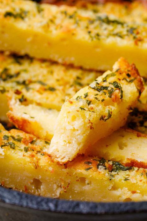 Healthy Garlic Bread, Keto Garlic Bread, Keto Skillet, Garlic Butter For Bread, Keto Shrimp Recipes, Skillet Bread, Keto Breakfast Smoothie, Bread Alternatives, Garlic Cheese Bread