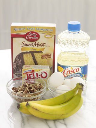 Quick Banana Nut Bread - Ingredients Cake Mix Banana Bread, Bread Banana, Banana Recipe, Boxed Cake Mixes Recipes, Banana Nut Bread Recipe, Nut Bread Recipe, Banana Bread Recipe Moist, Pan Cake, Cake Mixes