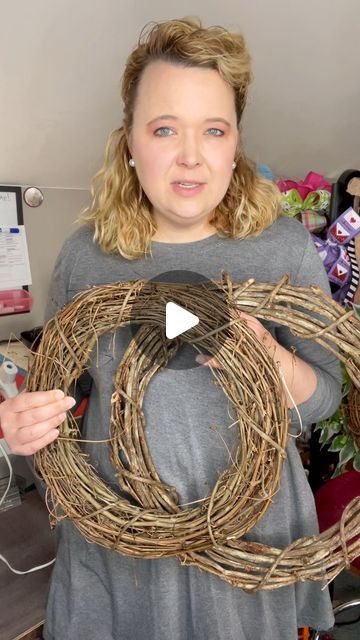 Ashley Greenwood on Instagram: "How to pick a grapevine for wreath making 🌿 There can be quite a bit of variation in the quality of a grapevine wreath base. Make sure when you are selecting one that you take a little extra time to find one that has lots of smaller, densely packed branches. #3littlegreenwoods #etsyseller #howtomakewreaths #wreathmakingsupplies #wreathsupplies #wreathworkshop #diywreath #wreathdiy" How To Make A Wreath Out Of Branches, Grapevine Xmas Wreath Ideas, Willow Branch Wreath, Wreath On Inside Of Door, Twig Wreath Ideas Christmas, Thanksgiving Reefs Front Doors, Grapevine Wreath Chandelier, Wood Wreaths For Front Door Diy, Making Grapevine Wreaths