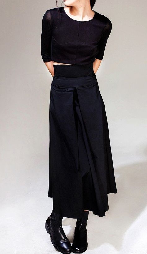 ac796a52db3f16bbdb6557d3d89d1c5adesc50855675ri Japanese Minimalism Fashion, Minimal Stil, Minimalist Moda, 일본 패션, Bandage Skirt, Mode Casual, Japanese Outfits, Mode Inspiration, Japanese Fashion