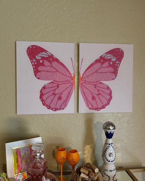 Double butterfly canvas kit🧚‍♀️ sent to me by a customer… looks fabulous🤭💗 kit is under “ butterfly double split canvas kit” on my website❤️ . . . . . #smallbusiness #bedazzled #reinstone Trendy Artwork, Double Butterfly, Rhinestone Projects, Butterfly Canvas, Gems Art, Rhinestone Art, Wooden Canvas, Diy Canvas Art, Diy Canvas