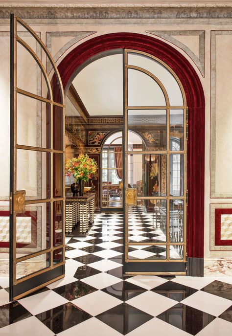 5 Attention-Grabbing Classic Interiors by JP Molyneux Studio Ltd. | Architectural Digest Art Deco Office Design, Olivetti Showroom, Checkered Floor, Art Deco Interior Design, Art Deco Home, Art Deco Architecture, Classic Decor, Interior Deco, Crown Molding