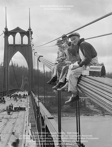 Construction Workers Lunchtime  1931 St Johns Bridge N. Portland Oregon historic bw photo by Ray Atkeson Portland Bridges, Vintage Foto's, Famous Pictures, Famous Photos, Construction Workers, Historic Photos, Historical Images, History Photos, Foto Art