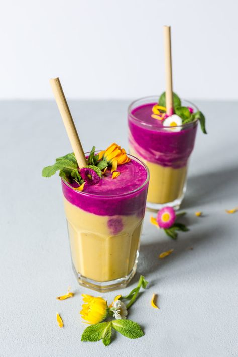 Purple Smoothie, Dragon Fruit Smoothie, Smoothie Bar, Dessert Aux Fruits, Idee Pasto Sano, Smoothie Drinks, Fruit Smoothies, Dragon Fruit, Cafe Food