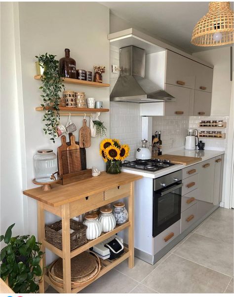 Small Kitchen Ideas On A Budget, Organiser Cucina, Small Apartment Kitchen, Interior Design Per La Casa, Dream Apartment Decor, Small Kitchen Decor, Boho Kitchen, Cozy Kitchen, Apartment Decor Inspiration