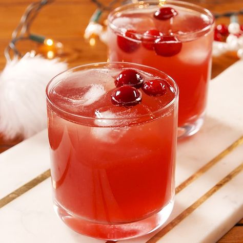 Rudolph Spritzer - Delish.com Spritzer Recipes, Sugared Cranberries, Christmas Cocktail, Dessert Party, Frozen Cranberries, Christmas Cocktails, Alcohol Drink Recipes, Holiday Cocktails, Cranberry Juice