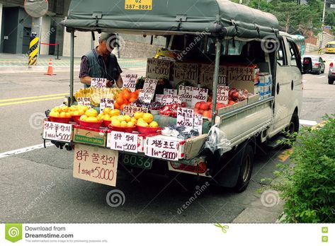 Pushcart Design, Fruit Truck, Farm Market Ideas, Mobile Food Cart, Best Food Trucks, Vegetable Shop, Grocery Store Design, Meals On Wheels, Food Truck Design