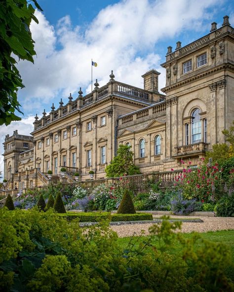 Heritage Travel Blog on Instagram: “This house is just incredible. Here is a throwback to Harewood House last summer. Harewood serves as one of my favourite Georgian period…” Castle Life, Georgian Manor, Harewood House, Book Mood, English Manor Houses, Chatsworth House, Georgian Architecture, Money Images, English Manor