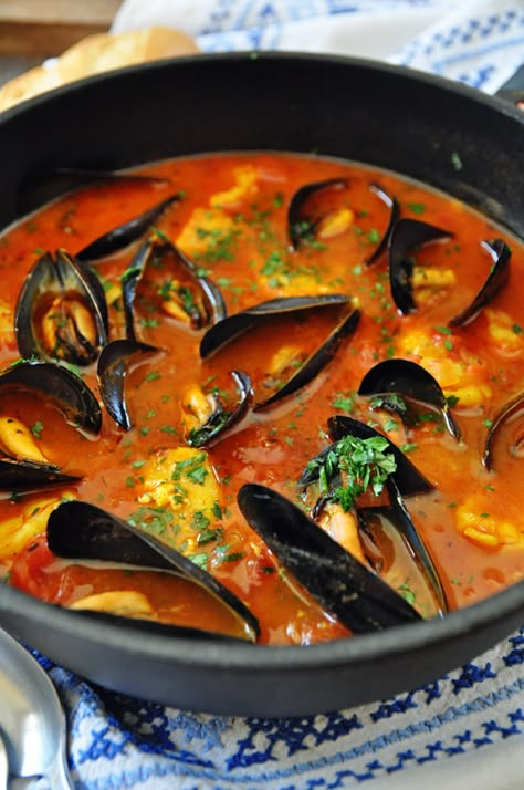 Spanish Stew, Cioppino Recipe, Seafood Stew Recipes, Fish Stew Recipes, Mussels Recipe, Delicious Seafood Recipes, Irish Stew, Seafood Stew, Spanish Cuisine