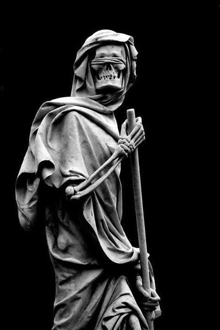 41 Strange on Twitter: "Blindfolded Grim Reaper statue located in The English Cemetery in Florence, Italy https://t.co/crsxW4DoAs" / Twitter Grim Reaper Statue, Tattoo Ideas Skull, Horror Reference, Slipknot Albums, New Tattoo Ideas, Reaper Statue, Cemetery Statues, The Grim Reaper, Cemetery Art