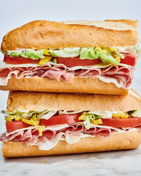 Essen, Baguette, Sub Sandwich Recipes, Italian Sandwich Recipes, Hoagie Sandwiches, Italian Hoagie, Sub Sandwich, Sandwhich Recipes, Italian Sub