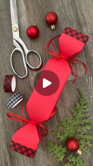 Gift Wrapping Love on Instagram: "Full Video: Candy Gift Box | How to Package a Small Gift without a Box ➥ https://youtu.be/UiOmzR1DVk4 ❤️ Link to video above. Please copy and paste or follow link in bio to the Gift Wrapping Love YouTube library. Have fun! . . . #paperart #christmas #christmascrafts #christmas2023 #christmasdiy #giftwrapping #giftwrappingideas #papercrafts #giftpackaging #diybox #giftbox #diygiftbox #candybox #candygiftbox" Gift Wrapping Chocolates, Christmas Gifts Chocolate, Small Christmas Gift Wrapping Ideas, Toffee Gift Packaging, How To Wrap A Shoe Box With Paper, Sock Wrapping Gift Ideas, Gift Wrapping Ideas Candy Shape, Cute Gift Card Wrapping Ideas, How To Make Christmas Gift Boxes