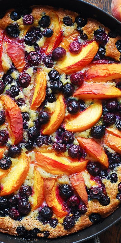 Blueberry and Peach Sour Cream Cake in a cast-iron skillet Blueberry Skillet, Peach Dessert, Skillet Cake, Infused Sugar, Peach Dessert Recipes, Peach Blueberry, Sugar Recipes, Sour Cream Cake, Blueberry Desserts