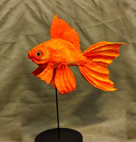 3d Paper Mache Sculpture, Paper Mache Under The Sea, Paper Mache Patterns, Cardboard Fish Sculpture, Paper Mache Koi Fish, Paper Mache Beetle, Paper Mache Animals Easy, Fish Diy Crafts, Paper Mache Sea Creatures