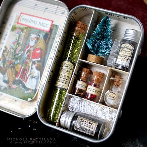 Pixie Hill: Christmas Magic Altoid Tins Mint Tin Crafts, Altoid Tin, Vintage Christmas Crafts, Altoids Tins, Altered Tins, Mint Tins, Matchbox Art, Vintage Christmas Images, Starry Nights