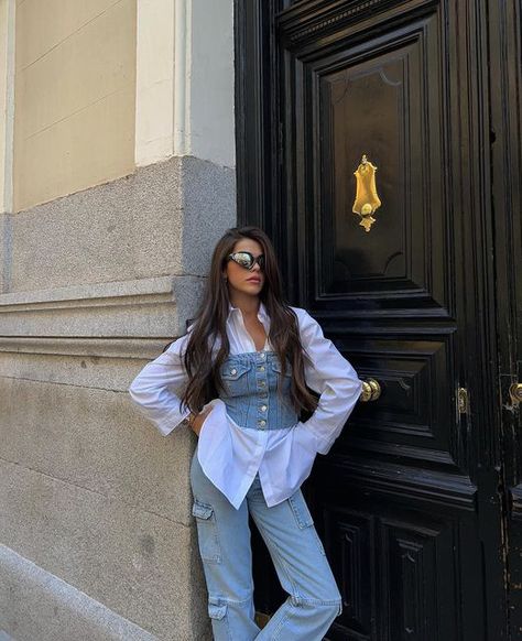 Violeta Mangriñan on Instagram: "🤞🏽" Corset On Top Of Shirt, Denim Top Outfit, Legs Outfit, Neat Casual Outfits, White Shirt Outfits, Corset Outfit, Stylish Fall Outfits, Effortlessly Chic Outfits, Paris Outfits