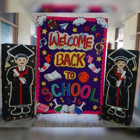 Back To School Board Decoration, Welcome Back To School Board, Welcome Back Board, Welcome Back Boards, Board Decoration Ideas, School Chalkboard Art, Back To School Board, Debate Club, School Board Decoration