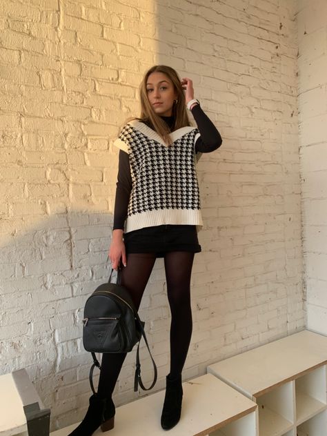 Houndstooth Vest Outfit Winter, Houndstooth Outfit Ideas, Europe Fashion Fall, Sweater Vest Outfit With Skirt, Trendy Houndstooth Sweater For Winter, Sweater Vest Outfit Skirt, Uk Spring Outfits, Houndstooth Sweater Outfit, Sweater Vest And Skirt Outfit