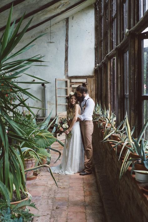 Indie Wedding, Greenhouse Wedding, Indie Style, Bridal Musings, Urban Wedding, Garden Photography, Fun Wedding Photography, Wedding Photography Poses, Wedding Advice