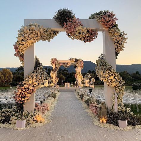 Michelle Obama, Outdoor Wedding, Arch, Flowers, Instagram