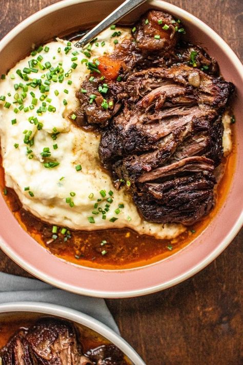 Red Wine Braised Beef, Wine Braised Beef, Braised Beef Recipes, Recipes Skillet, Braised Beef, Thigh Recipes, Skillet Chicken, Beef Recipes For Dinner, Beef Dinner