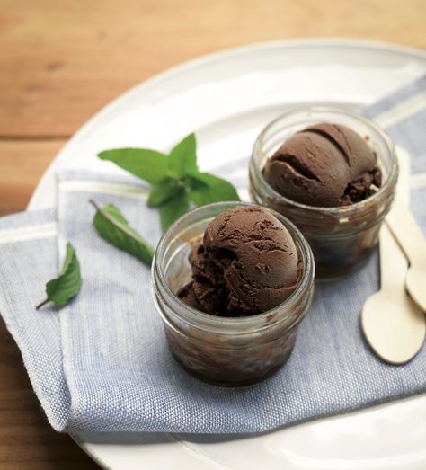 Dark Chocolate-Mint Sorbet Recipe - Yankee Magazine Fruit Sorbet Recipe, Best Apple Desserts, Mint Sorbet, Maple Recipes, Peppermint Fudge, Dark Chocolate Mint, Sorbet Recipe, Fruit Sorbet, Vegetarian Comfort Food