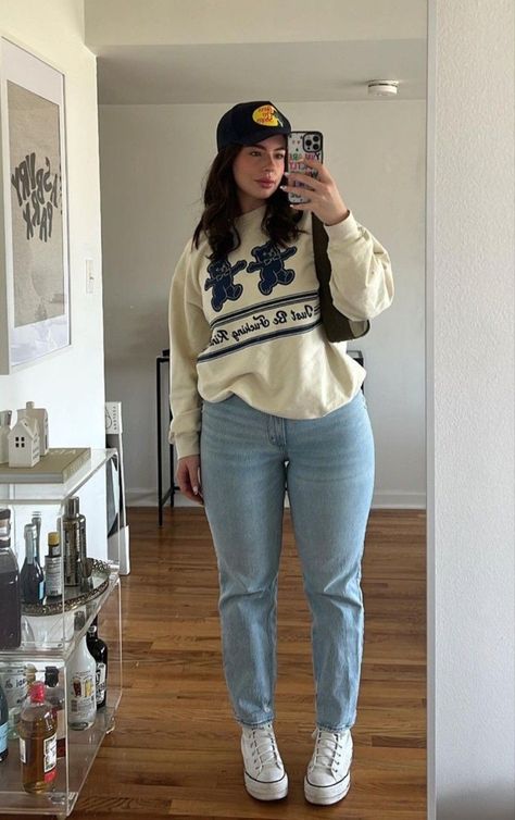 Everyday Outfit Ideas Midsize, Simple Dress Plus Size Casual, College Outfit Midsize, Clean Grunge Aesthetic Clothes, Casual Outfits Mid Size Women, Autumn Outfits Casual Midsize, College Outfits Plus Size Casual, First Day Of College Outfits Plus Size, Autumn Fashion 2023 Plus Size