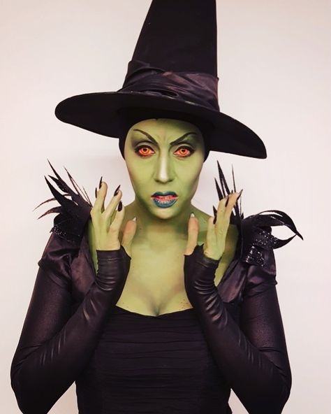 Elphaba Makeup, Makeup Halloween Costume, Magic Makeup, Lady Butterfly, Witch Cosplay, Stage Makeup, Up Halloween, Fantasy Makeup, Luxury Beauty