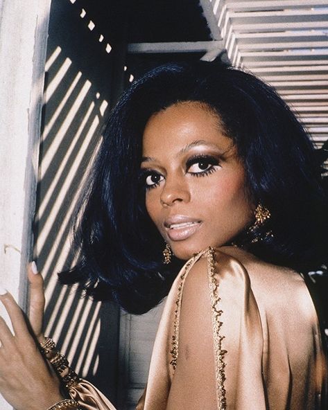 Pat McGrath on Instagram: “DETROIT DIVINITY ⚡⚡⚡ The LEGENDARY @dianaross, 1969 ⚡⚡⚡ #DivineRose #inspiration” Diana Ross 70s, 60s Inspired Makeup, Diana Ross Style, 50s Photoshoot, Ross Dresses, 60s Hair, Glam Wedding Makeup, Hollywood Makeup, Freelance Makeup Artist