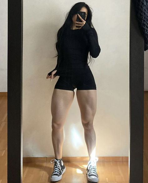 Abs Progress Pictures, Toned Legs Reference, Female Muscular Body Reference, Gym Mommy Aesthetic, Girl Muscle Aesthetic, Body Types Women Reference, Female Gym Outfits, Female Gym Body Goals, Goth Muscle Mommy