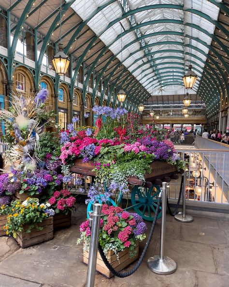 📍Covent Garden, London #london #londonlife #london🇬🇧 #ldn #londontourist #tourist #coventgarden #coventgardenmarket #coventgardenlondon Teddington London, London Travel Photos, London Tourist, London Vibes, Covent Garden London, London Trip, London Garden, London Aesthetic, Uni Life