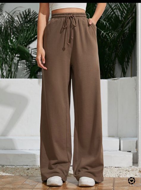 Celana Jogger Wanita, Wide Leg Pants Outfit, Clothes Wishlist, Leg Pants Outfit, College Fits, Wide Leg Sweatpants, Quick Outfits, Easy Trendy Outfits, Amazon Kitchen