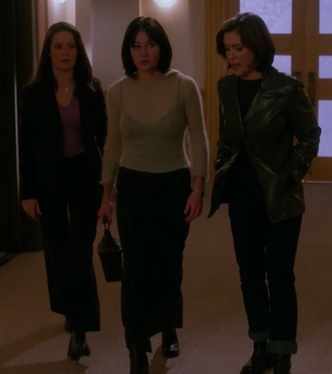 Charmed 1998 Outfits, Charmed Paige Outfits, Charmed Outfits Paige, Charmed Aesthetic Outfits, Charmed Outfits 90s Season 1, Paige Charmed Outfits, Charmed Fashion Tv Show, Charmed Outfits 90s Phoebe, Charmed Phoebe Outfits