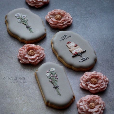 Trending Cookies, Pink Cookies, Cookie Connection, Plaque Cookies, Fondant Stamping, Spice Cookies, Beautiful Cookies, Cookie Crumbs, Cookies Decorated