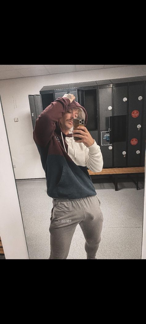 Grey Sweatpants Mens Aesthetic, Gray Nike Sweatpants Outfit, Nike Sweatpants Outfit Men, Outfits With Gray Sweatpants, Gray Sweatpants Outfit Men, Grey Nike Sweatpants Outfits, Grey Sweatpants Outfit Men, Nike Sweatpants Outfit, Sweatpants Outfit Men