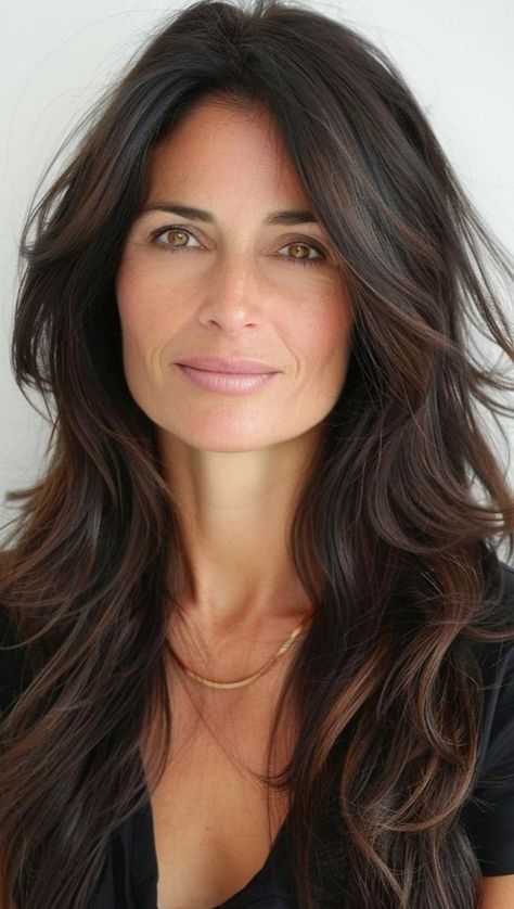 Transform your style with 28 long haircuts ideal for women over 50. These cuts are perfect for enhancing your look with sophistication and elegance. Haircuts For Long Faces Over 40, Older Women With Dark Hair, Long Haircuts For Women, Shaggy Cut, Matt Dixon, Long Layered Bob, Women Haircuts Long, Fringe Hair, Rambut Brunette