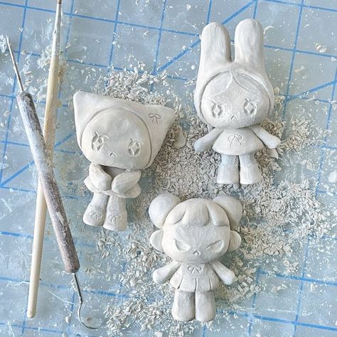 Clay Figurines, Sculpture Art Clay, Tanah Liat, Clay Diy Projects, Ceramics Pottery Art, Arte Inspo, Cute Clay, Clay Art Projects, Clay Figures