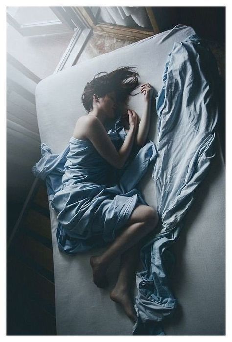 Sleeping Pose, Photographie Portrait Inspiration, Human Poses Reference, Poses References, Human Poses, Trik Fotografi, Body Reference, Body Poses, Dark Photography