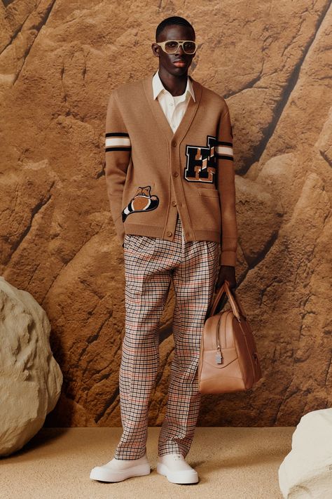 Boss Fall 2021 Ready-to-Wear collection, runway looks, beauty, models, and reviews. Preppy Outfits Men, Preppy Mens Fashion, Preppy Men, Male Fashion Trends, Estilo Preppy, Black Men Fashion, Preppy Outfits, Mens Street Style, Stylish Men