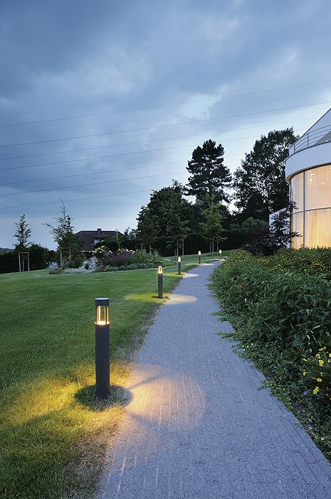 Sidewalk Lighting, Fabrikasi Logam, Backyard Solar Lights, Garden Lighting Design, Driveway Lighting, Backyard Lighting, Bollard Lighting, Deck Lighting, Rustic Lighting