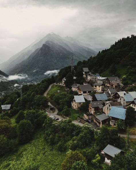 from my trip in Bourg-d’Oisans a couple of weeks ago, i sent my drone up from my room, and look at this amazing view 🚁 this is where we stayed, a small village midway up on the mountain Villard-Reculas ⛰️ if you ride up to the top, you come straight into Alpe d’Huez, with only 4 more kilometers to the Alpe d’Huez top 😎 and if you look closely, you can spot me in one of the windows 👀😆 🏷️: #bourgdoisans #bikeoisans #alpes #mountainviews #mountainvillage #alpedhuez #fromwhereidrone #droneview... Small Mountain Town, Town In Mountains, Landscape Top View, Town Scenery, Mountain Villages, Mountain Top View, Hillside Village, Mystery Story, Mountain City