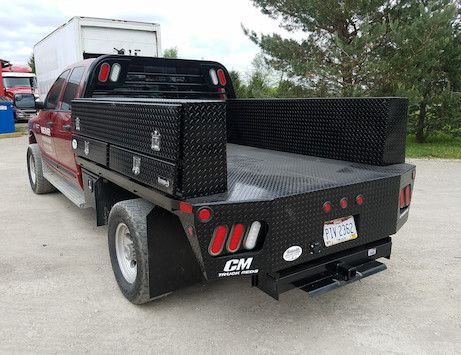 Black Diamond Tread Aluminum Contractor Truck Tool Box with Lower Drawers Series | Buyers Products Contractor Truck, Work Truck Storage, Flatbed Truck Beds, Truck Bed Tool Boxes, Custom Flatbed, Utility Bed, Truck Accesories, Headache Rack, Truck Organization